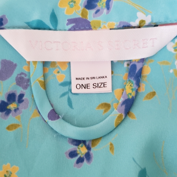 VICTORIA SECRET Satin Kimono floral print - Picture 3 of 3